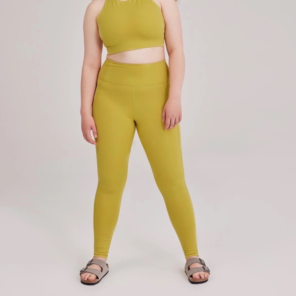 Girlfriend Collective Leggings in Pear size small